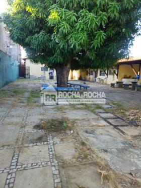CASA RESINDECIAL + PONTO COMERCIAL - BAIRRO MARQUES