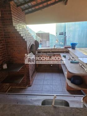 CASA RESINDECIAL + PONTO COMERCIAL - BAIRRO MARQUES