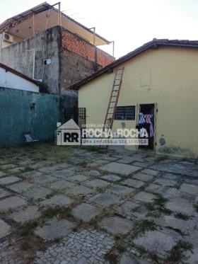 CASA RESINDECIAL + PONTO COMERCIAL - BAIRRO MARQUES