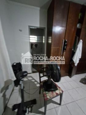 CASA RESINDECIAL + PONTO COMERCIAL - BAIRRO MARQUES
