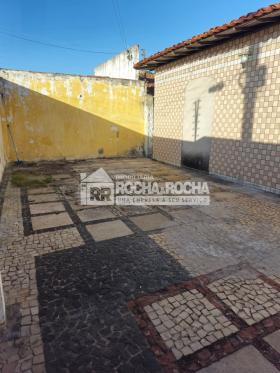 CASA RESINDECIAL + PONTO COMERCIAL - BAIRRO MARQUES